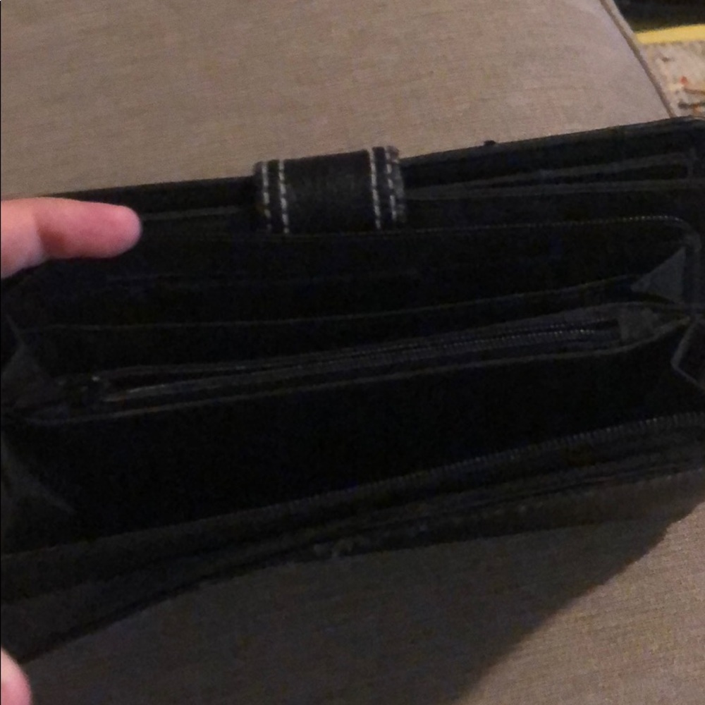 Small Simplistic Black Wallet - Picture 5 of 5